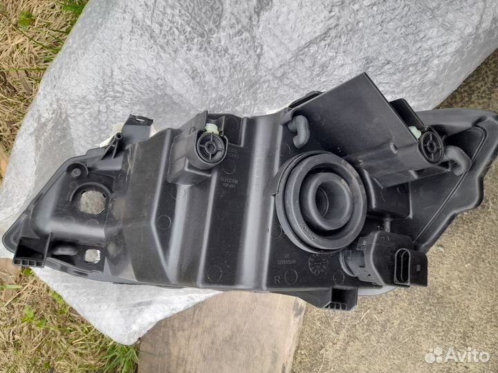 Фара передняя правая