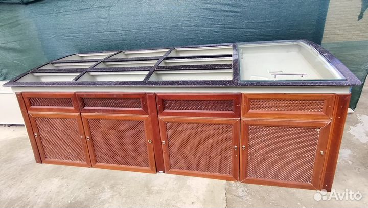 Аквариум-витрина для продажи морских деликатесов