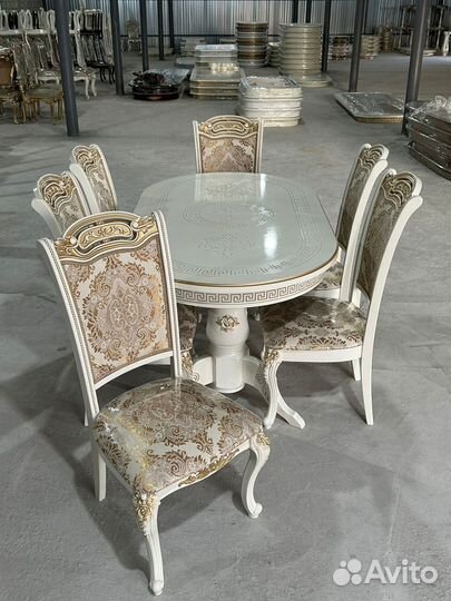 Стол «Лапка Версаче»