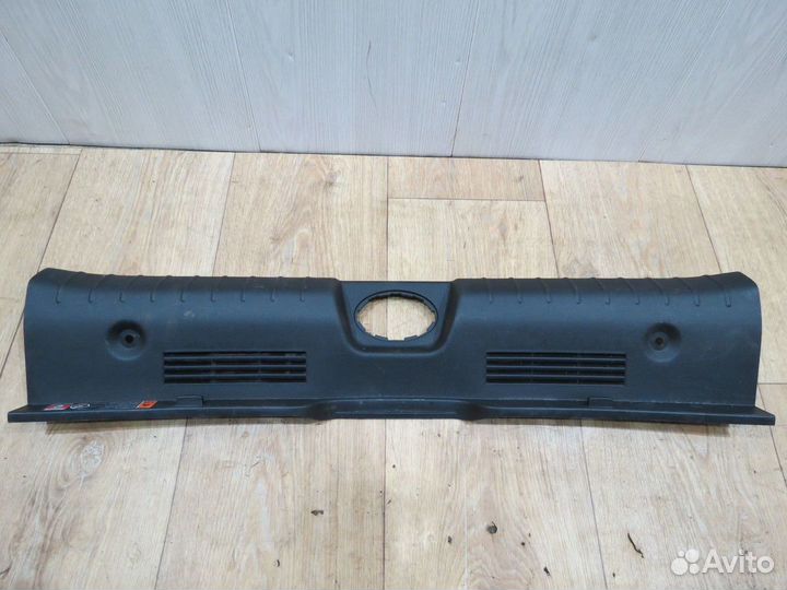 Кожух замка багажника Kia Stinger