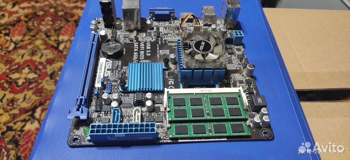 Материнская плата