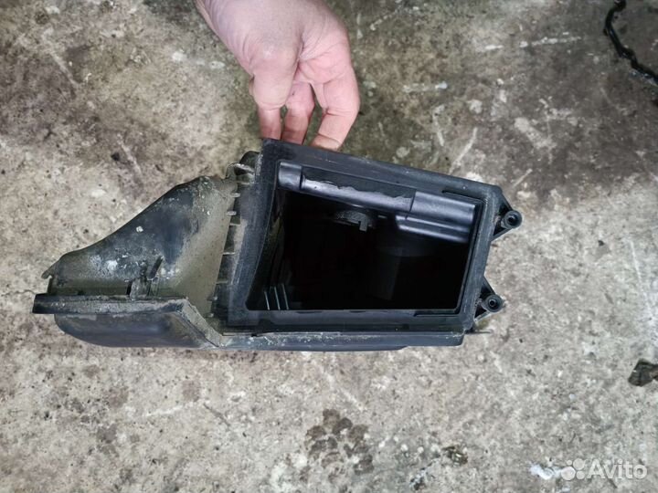 Корпус воздушного фильтра Renault K4M