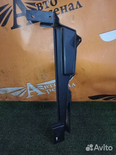 Обшивка багажника правая Volkswagen Touareg