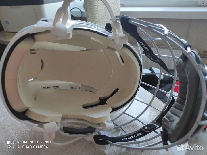 Хоккейный шлем