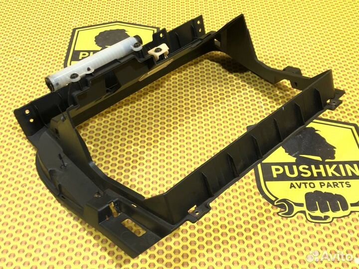 Накладка торпедо под бардачок правая Kia Sportage