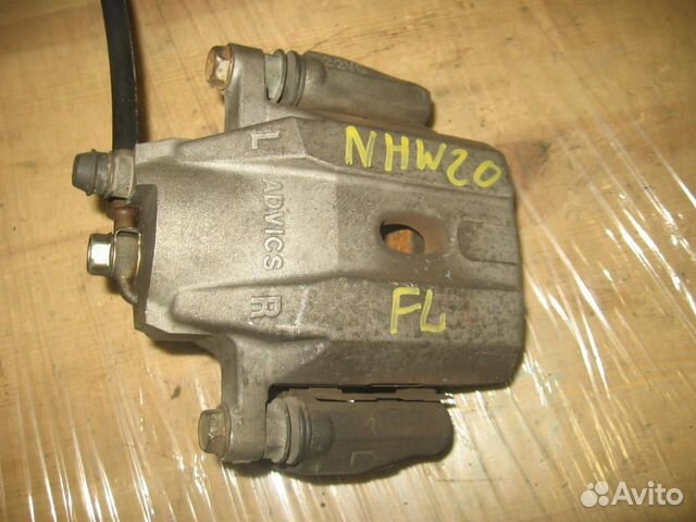 Суппорт перед лево toyota NHW20 Prius '03-'09 (255