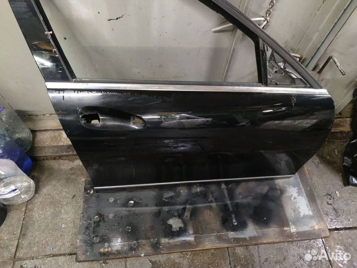 Дверь передняя правая Mercedes-Benz C-Класс
