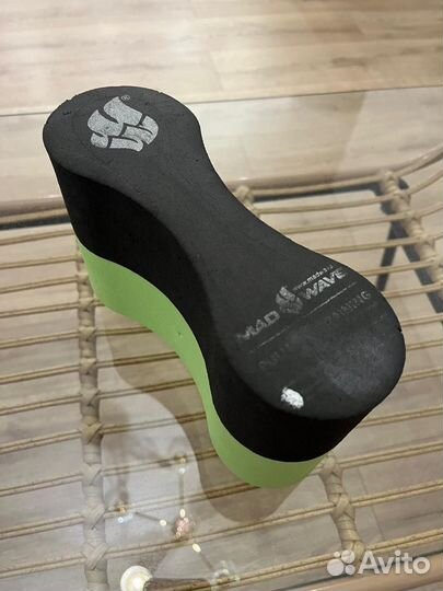 Инвентарь для плавания в бассейне