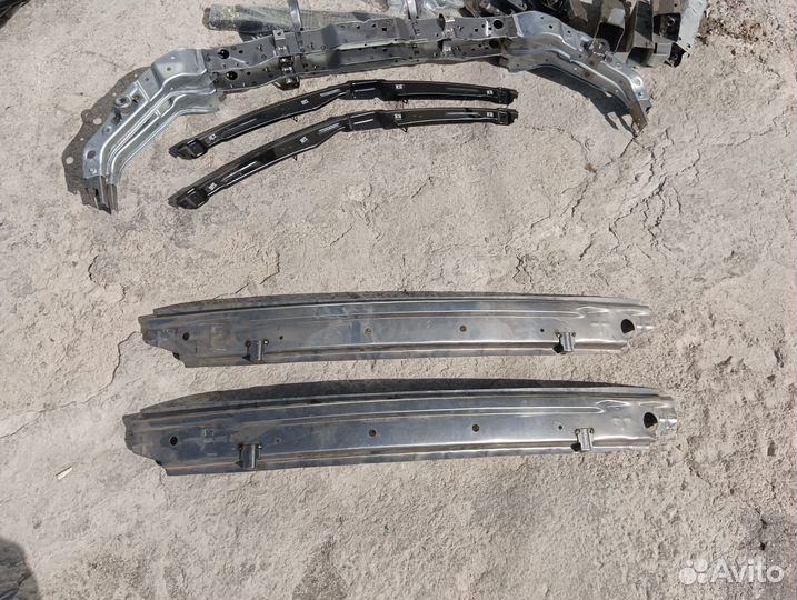 Усилитель переднего бампера Chevrolet Cobalt