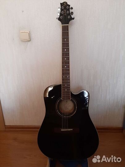 Акустическая гитара