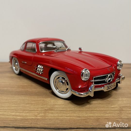 Модель автомобиля Mercedes-Benz 300 SL 1:24