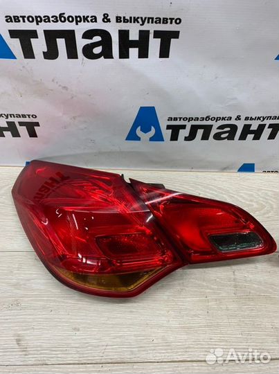 Комплект фонарей задний Opel Astra J A16XER 2010
