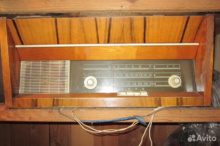 Радиола радио и проигрыватель пластинок