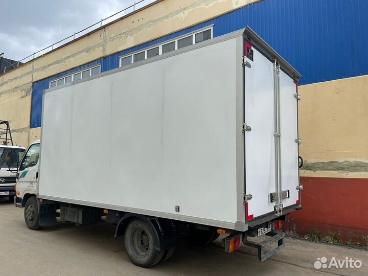 Изотермический и промтоварный фургон