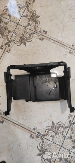 Крышка аккумулятора Фольксваген джетта