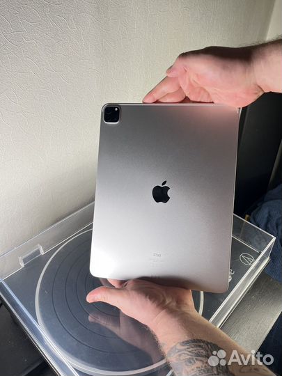 iPad pro 12.9 m1 (5 gen)