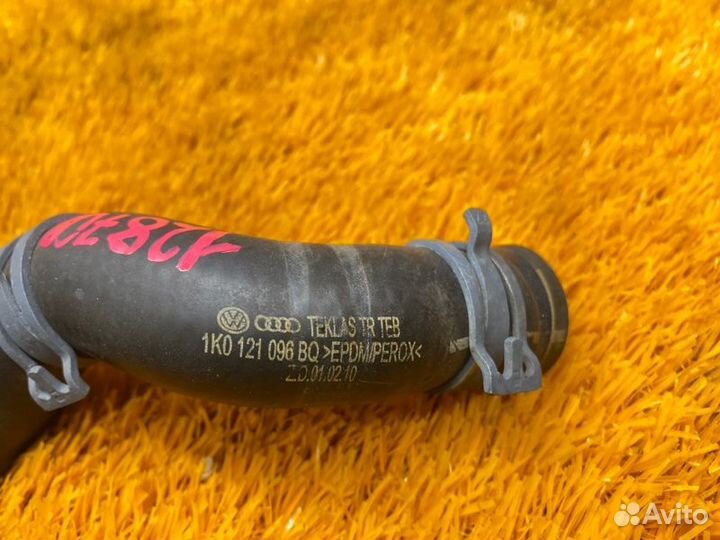 Патрубок системы охлаждения Volkswagen Passat B7