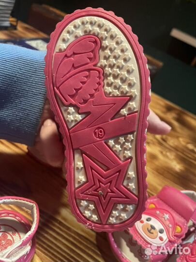 Детские сандали новые