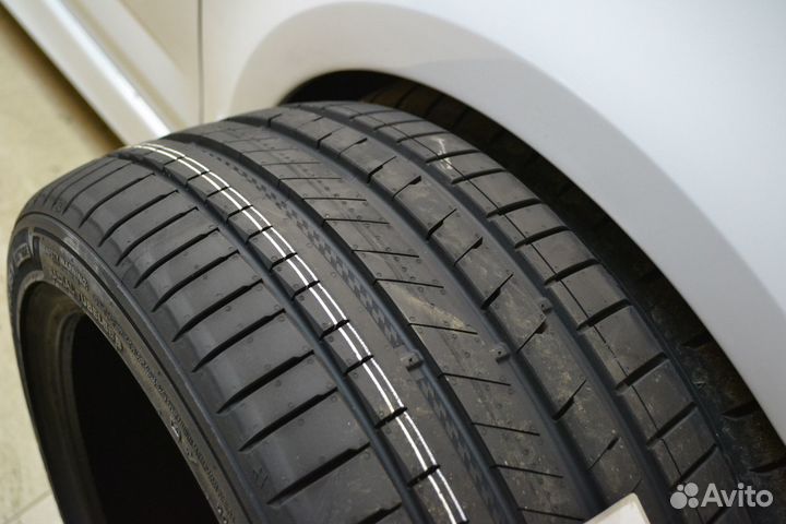 Kumho Ecsta Sport S PS72 255/40 R19 и 285/35 R19 100Y