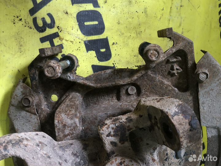 Задний левый кулак Chrysler Sebring