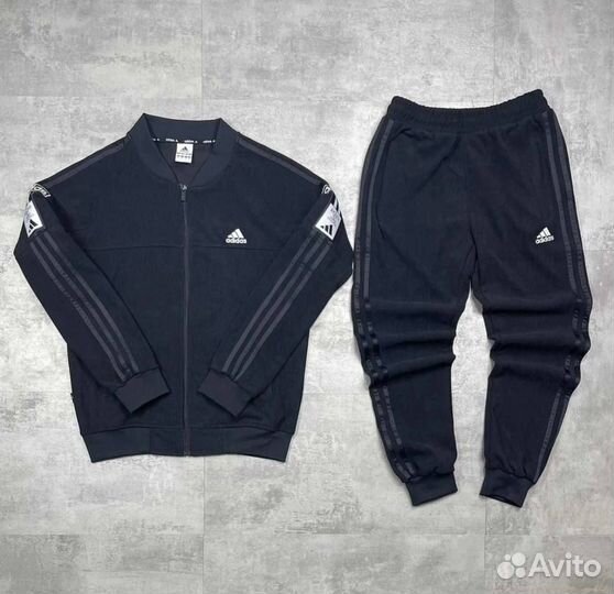 Спортивный костюм adidas