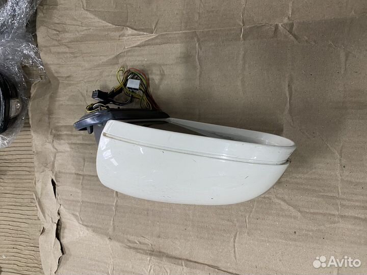 Левое боковое зеркало Mercedes Benz W211 белое