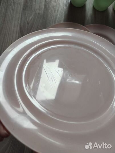 Набор посуды пластиковый в контейнере