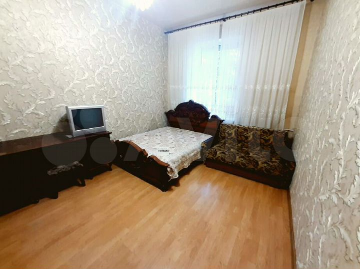 3-к. квартира, 90 м², 1/3 эт.