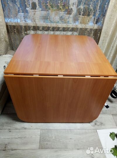 Стол книжка