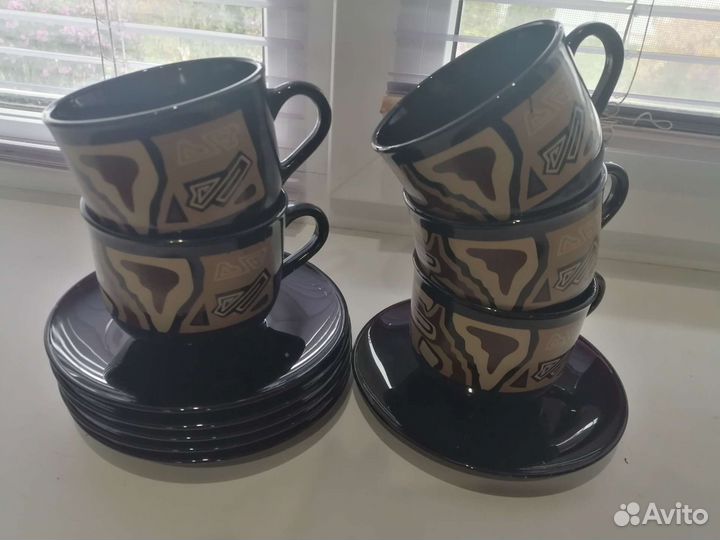 Чайные чашки с блюдцами