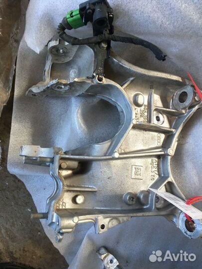 Audi Q5 FY 80 A Кронштейн подрамника