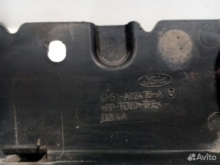 Накладка крыла правая Ford Focus 2