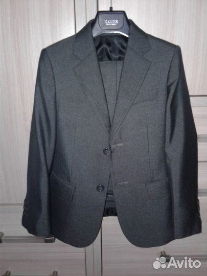 Школьный костюм и рубашки