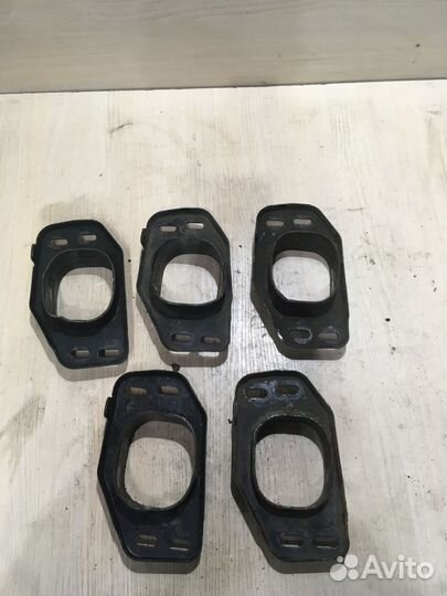 Кронштейн передний Ауди А6 С5