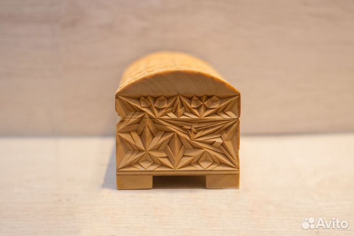 Резная шкатулка