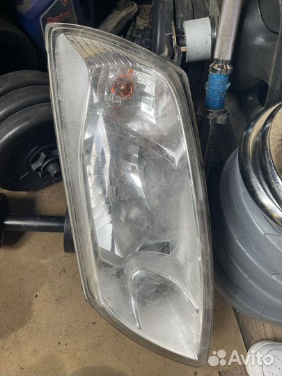 Фара на машину