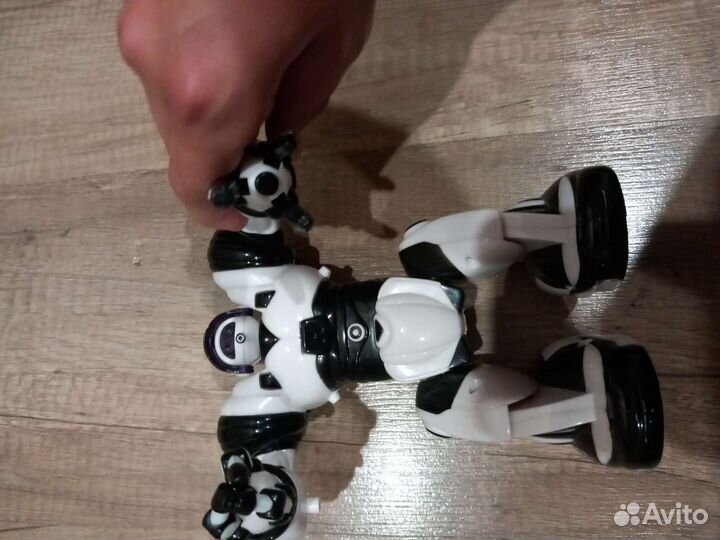 Робот игрушка