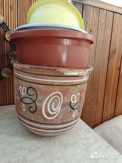 Горшки цветочные 8 шт и 3 ствола