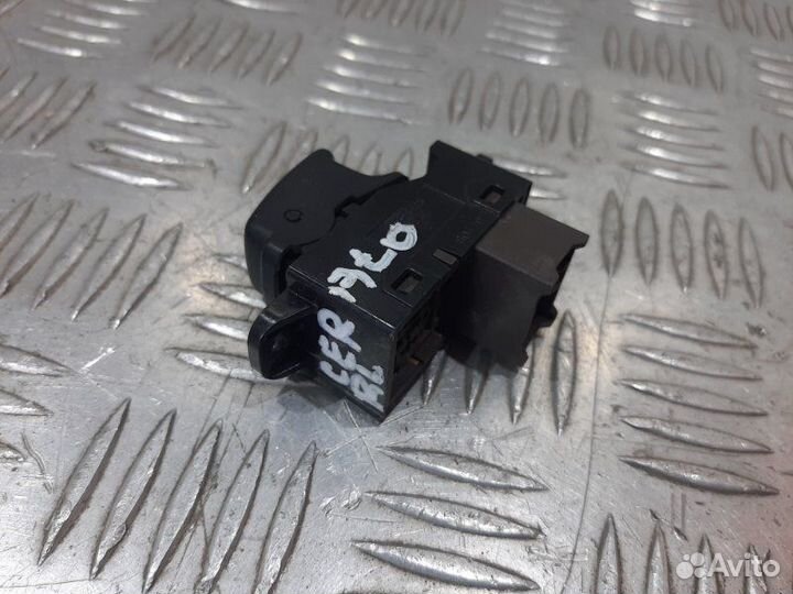 Кнопка стеклоподъемника задняя левая Kia Cerato LD