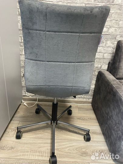 Офисное кресло