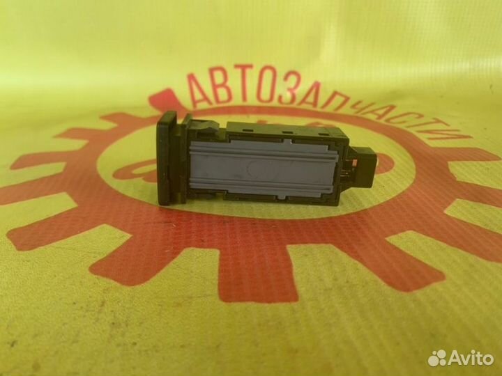 Кнопка обогрева лобового стекла Toyota Rav4 XA30