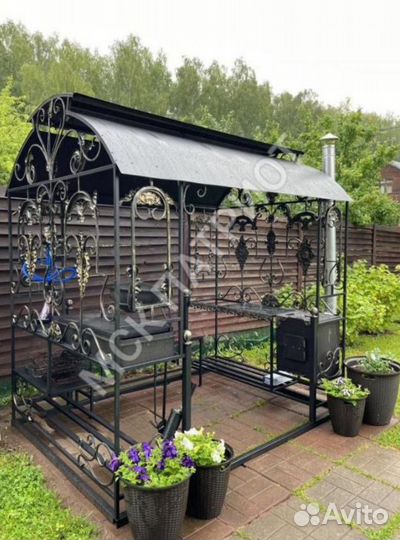 Мангал с крышей и печью под казан