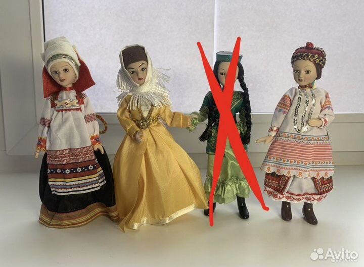 Кукла фарфоровая