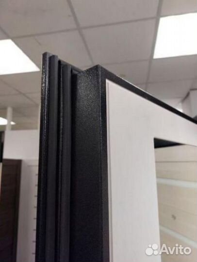 Дверь входная уличная