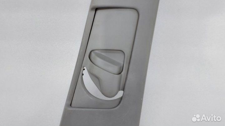 Обшивка центральной стойки правая Toyota Camry