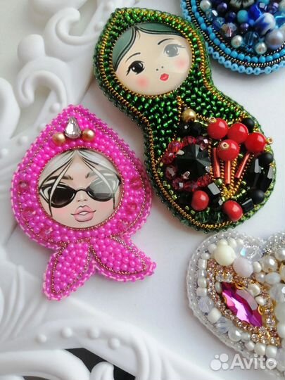 Брошь матрешка, фуксия