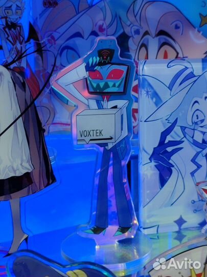 Авторский акриловый стенд Вокс, отель хазбин