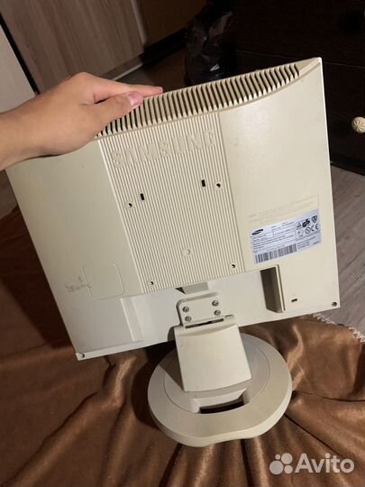 Монитор Samsung 710n s