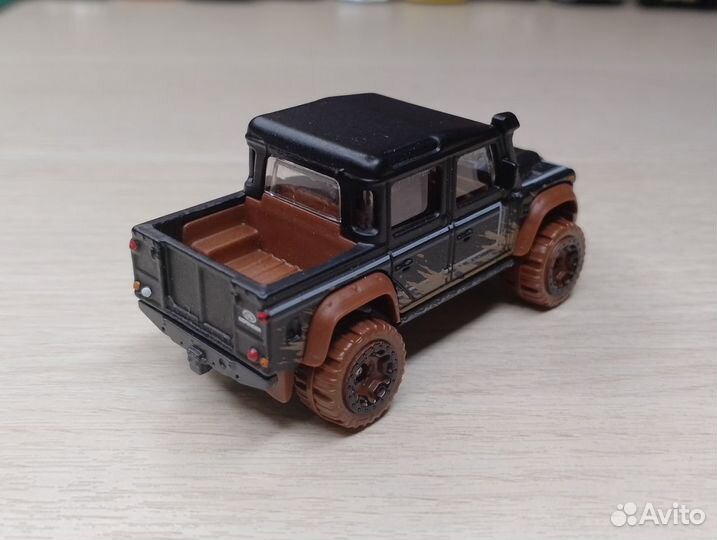 HotWheels. Land Rover Defender double cab