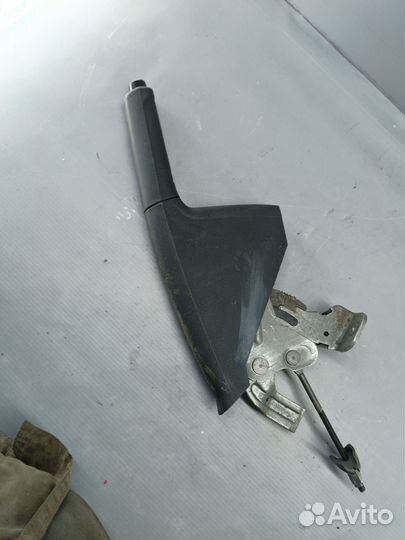 Рычаг стояночного тормоза Skoda Rapid